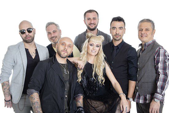 RETRO PARTY sau GLOW PARTY? REVELION 2018 la Hotel Marshal Garden 5* 5 trupa No Stress revelion 2018