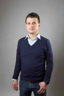 De la pasiunea pentru fotografie la succesul în antreprenoriat - Cătălin Melinte 3 catalin melinte cutia cu poze fotografie