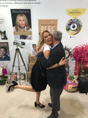 „Înainte de Nicoleta Luciu și Gina Pistol a fost Dana Săvuică!” – află cine a spus-o și în ce context! 7 Dana Savuica si tatal ei lansare carte Dana Savuica