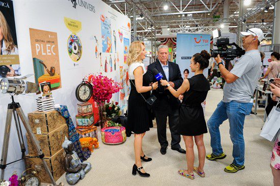 „Înainte de Nicoleta Luciu și Gina Pistol a fost Dana Săvuică!” – află cine a spus-o și în ce context! 5 lansare carte Dana Savuica