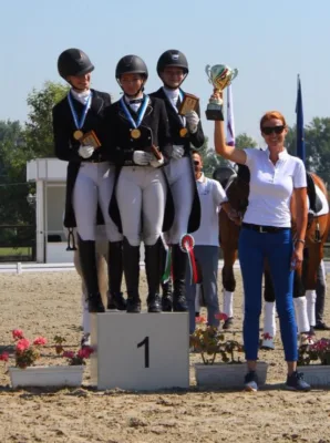 România, rezultate excepționale la Balcaniada de dresaj din Bulgaria 4 aur pentru echipa romaniei la balcaniada de dresaj din bulgaria