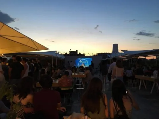 Începe săptămâna cu filme clasice la terasa DESCHIS Gastrobar! 4 filme clasice la DESCHIS Gastrobar