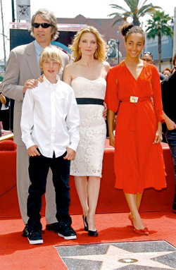 Michelle Pfeiffer: Devii cu adevarat tu insati odata cu varsta 3 Michelle Pfeiffer, David Kelley, Jason Son, Claudia Rose