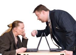 Larry Cipolla: Sefii cred ca trebuie sa-si controleze angajatii 3 sef, angajat