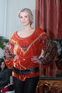 Sampanie si moda in Micul Paris 5 Creatie Valentina Vidrascu