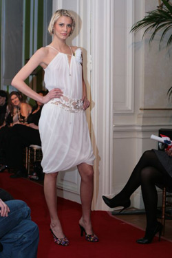 Sampanie si moda in Micul Paris 6 Creatie Valentina Vidrascu