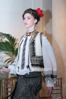 Sampanie si moda in Micul Paris 7 Creatie Valentina Vidrascu