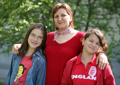 Iulica Mira, mama sociala