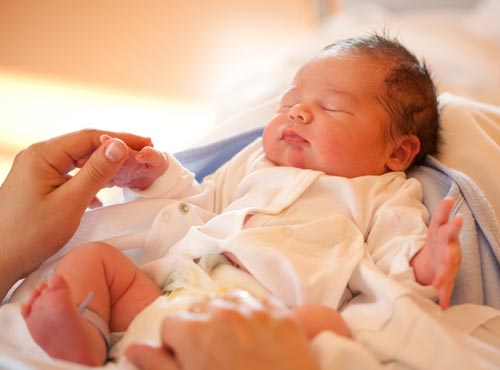 Bebelusi: Socul trecerii la viata extrauterina 3 bebelus, nou nascut