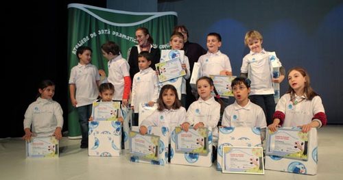 Copiii actori iau vacanta 3 copil, teatru