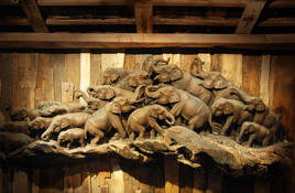 Thailanda - o destinatie exotica, dar si o prezenta vie in spatiul romanesc 3 Phet Wiriya, sculptura in lemn - elefanti