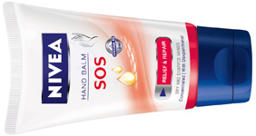 Ingrijirea pielii in timpul iernii, cu NIVEA 5 balsamului de maini NIVEA SOS