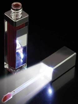 Noul lip gloss LIGHT UP de la beautycycleâ„¢ 3 1744084.final