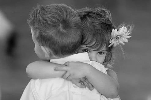 1744895.two children hugging