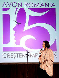 De 15 ani, AVON creste impreuna cu femeile din Romania 2 Andreea Marin