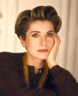 2059702.catherine deneuve actrita