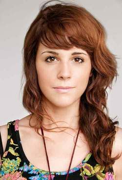 2073939.femeie roscata