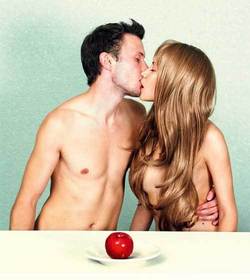 Sexualitatea intre sacru si profan 3 2074012.cuplu sarut mar