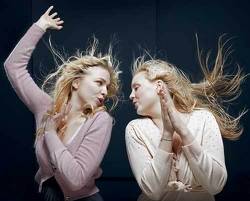 2116289.prietene fete prietenie