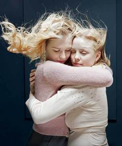 2116289.prietenie prietene femei