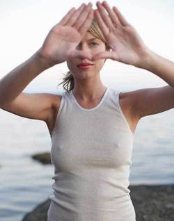 2121939.femeie plaja