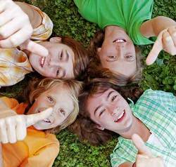 Tabara scolara si desprinderea de parinti 3 2124281.baieti prieteni