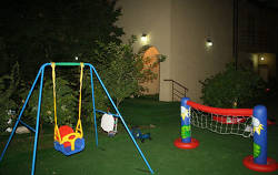 Dezvoltare personala la Cresa si Gradinita Family Kids 2 2125393.gradi afara