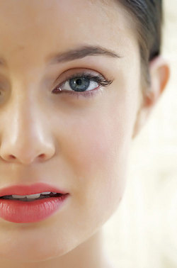 Luxul pe care il meritam 3 2126310.femeie chip