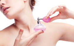 2126312.femeie parfum