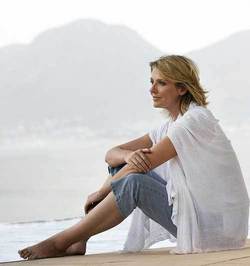 2126330.femeie munte lac