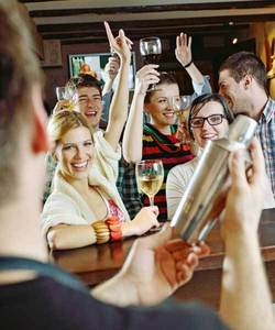 Confesiunea unui alcoolic 3 2126392.petrecere bar