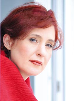 Am talent pentru pozne - Claudia Golea 2 Claudia Golea, scriitoare, scriitor