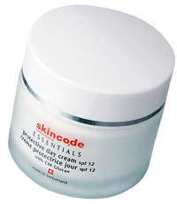 Crema de zi, Skincode Essentials