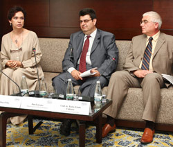 Roche Romania lanseaza campania "Cancerul nu inseamna condamnare la moarte" 2 Oana Pellea, conf. dr. Tudor Eliade Ciuleanu, Dan Zamonea