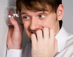 Paranoicul de langa noi 2 Paranoic, paranoia, suspiciune