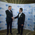 Presedintele Romaniei pe scena Hope Concert 2015 5 Klaus Iohannis si Stefan Darabus 2