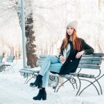 femeie care petrece timp în natură și evită un atac de panică