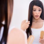 femeie careia ii cade parul din lipsa de vitamine benefice pentru par