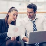 femeie la serviciu incearca sa depaseasca o trauma