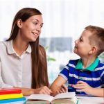 mama care își încurajează baiatul pentru că știe cum îți faci copilul să sufere