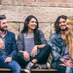 6 motive sa zambesti in fiecare zi 5 oamenii care rad si au forta sa iti dea motive sa zambesti