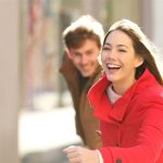 cuplu care se bucura de prezent