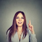 femeie care are o idee pentru a scapa de neimpliniri