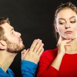 femeie care isi iarta iubitul stil de atasament securizant