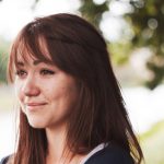 femeie care zambeste cand plange citate celebre despre optimism