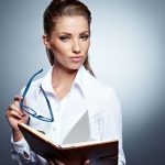 femeie perfectionista care nu stie obiceiuri simple le oamenilor fericiti