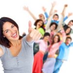 femeie pozitiva care isi creste automotivatia