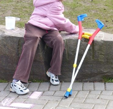 Cum să alegi corect cele mai bune modele de cârje? (P) 15 disability 224133 640
