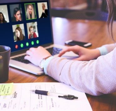 arta-de-a-trai-comunicarea-virtuală-provocări-individuale-şi-de-grup-organizaționale