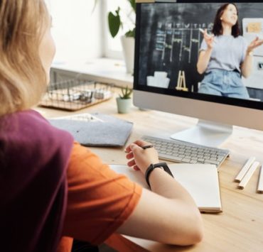 flip-scoala-de-bani-pe-roti-a-trecut-in-online